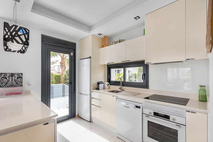 Image No.5-4 Bed Semi-Detached for sale