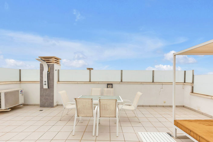 Image No.55-4 Bed Semi-Detached for sale