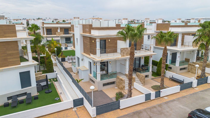 Image No.57-4 Bed Semi-Detached for sale