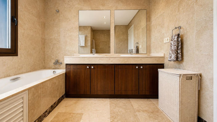 Image No.20-4 Bed Semi-Detached for sale