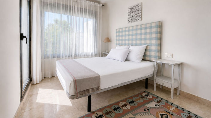 Image No.28-4 Bed Semi-Detached for sale