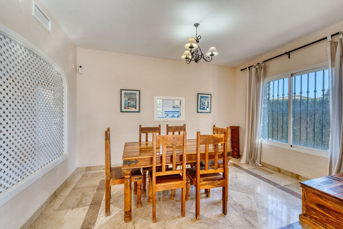 Image No.10-4 Bed Villa for sale