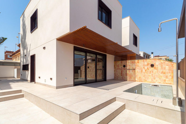 Image No.2-3 Bed Villa for sale