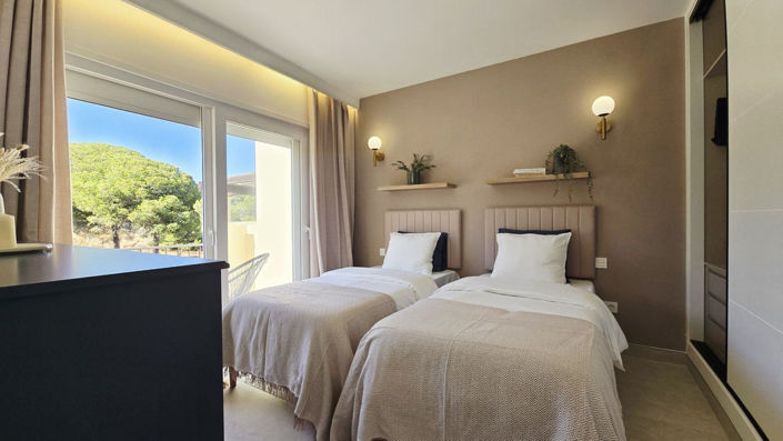Image No.20-4 Bed Townhouse for sale