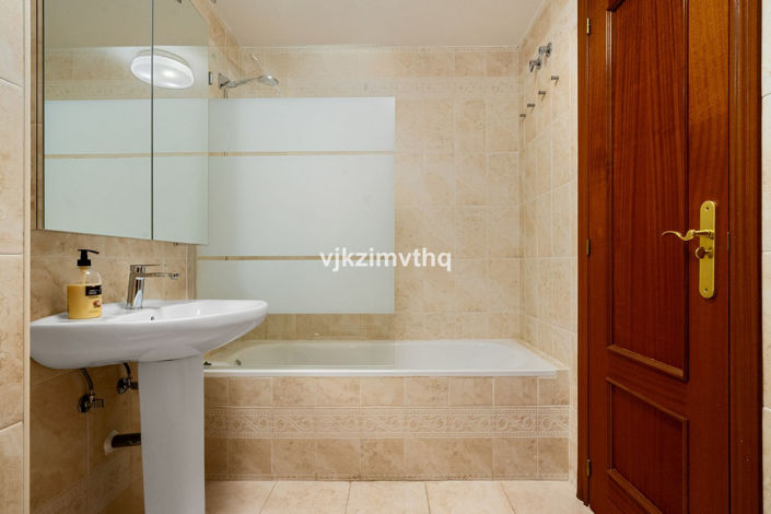 Image No.18-3 Bed Townhouse for sale