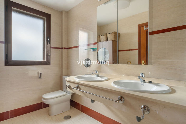 Image No.23-3 Bed Townhouse for sale