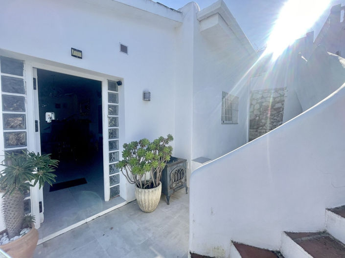 Image No.43-3 Bed Villa for sale