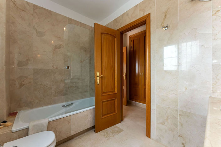 Image No.40-3 Bed Villa for sale