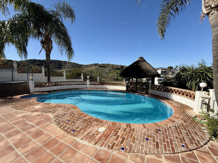 Image No.2-4 Bed Villa for sale