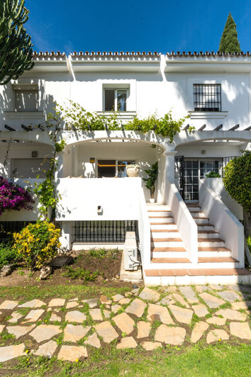 Image No.23-4 Bed Townhouse for sale