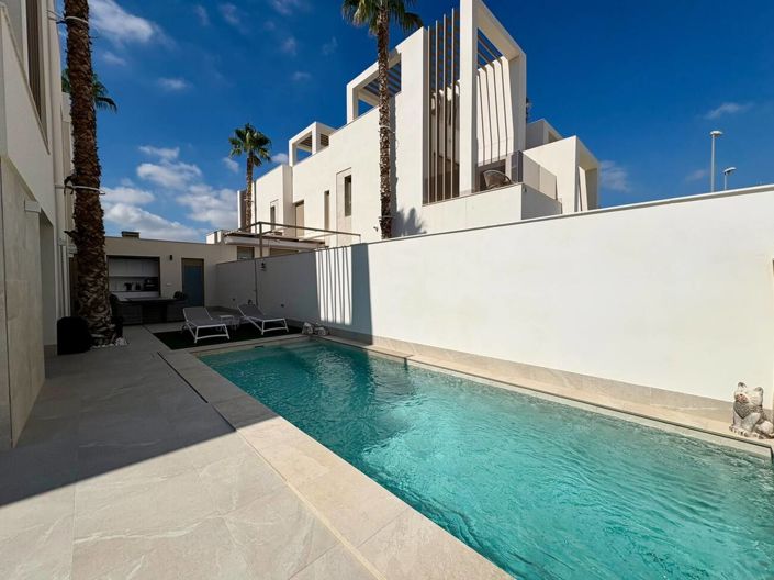 Image No.6-3 Bed Townhouse for sale