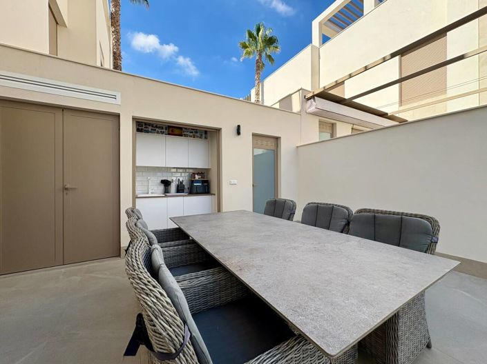Image No.9-3 Bed Townhouse for sale
