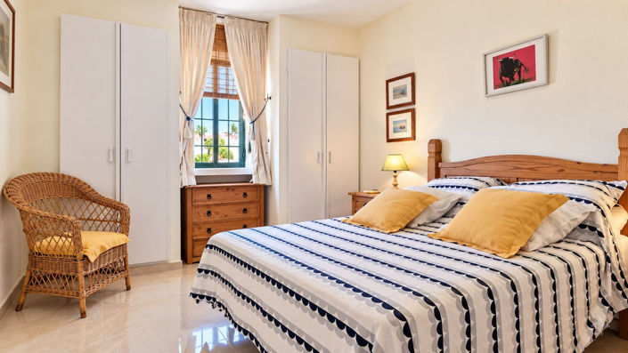 Image No.14-3 Bed Townhouse for sale