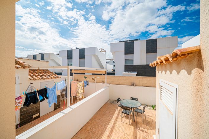 Image No.17-2 Bed Townhouse for sale