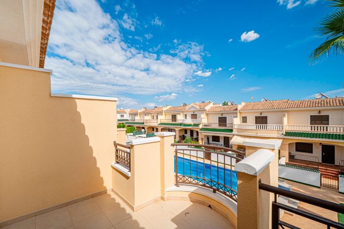 Image No.26-2 Bed Townhouse for sale