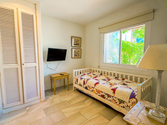 Image No.16-4 Bed Semi-Detached for sale