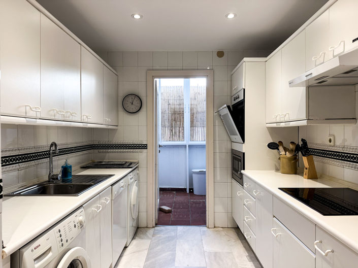 Image No.17-4 Bed Semi-Detached for sale