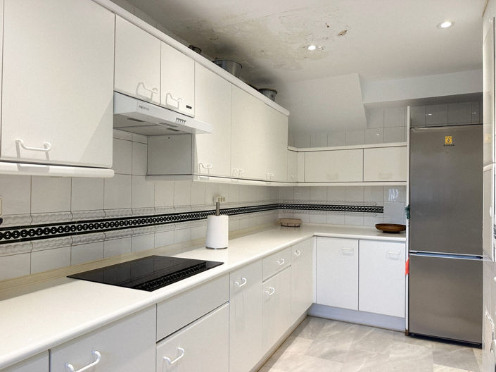 Image No.18-4 Bed Semi-Detached for sale