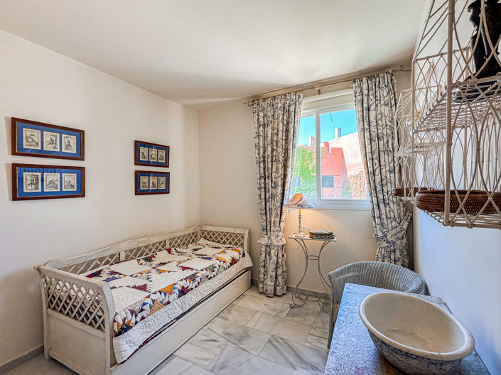 Image No.25-4 Bed Semi-Detached for sale