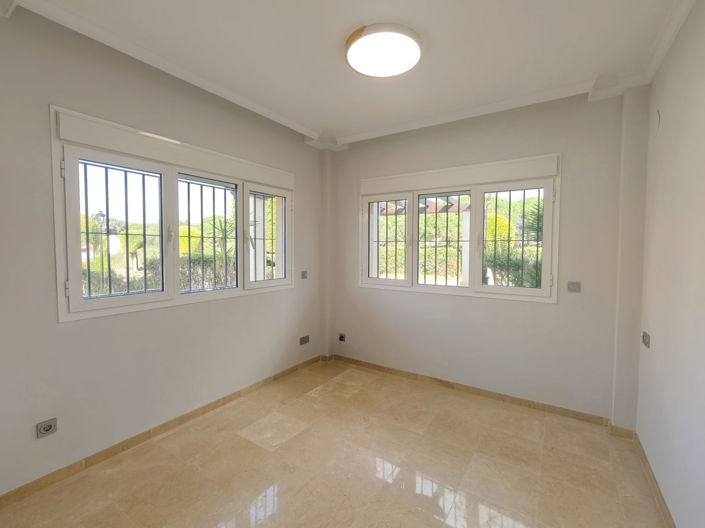 Image No.10-3 Bed Semi-Detached for sale