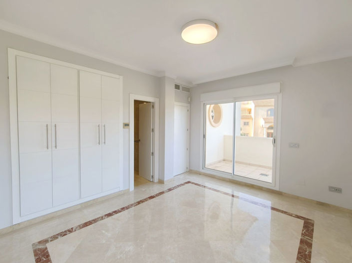 Image No.16-3 Bed Semi-Detached for sale