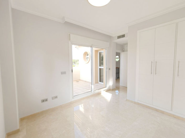 Image No.18-3 Bed Semi-Detached for sale