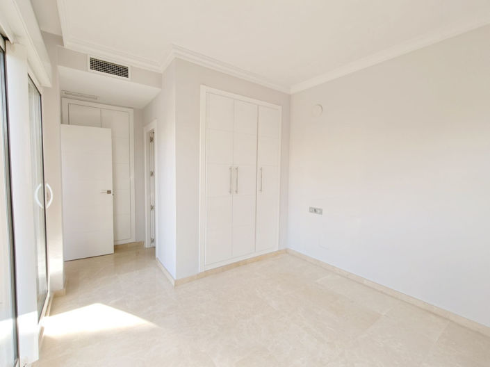Image No.19-3 Bed Semi-Detached for sale