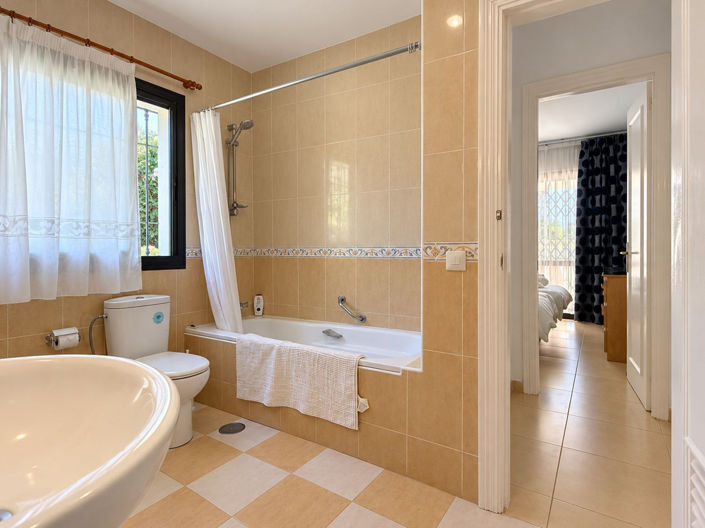 Image No.14-3 Bed Villa for sale