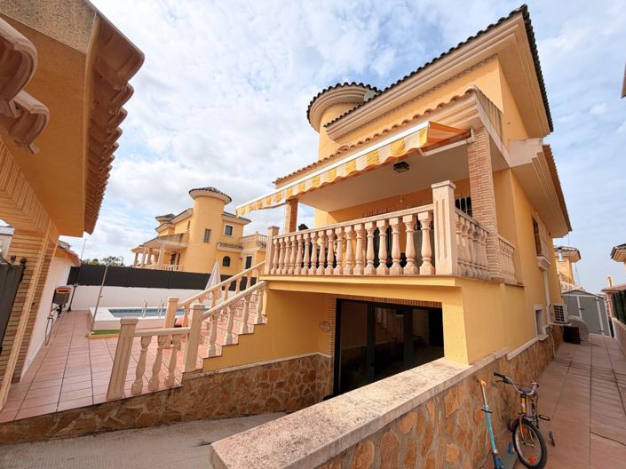 Image No.2-Villa de 4 chambres à vendre