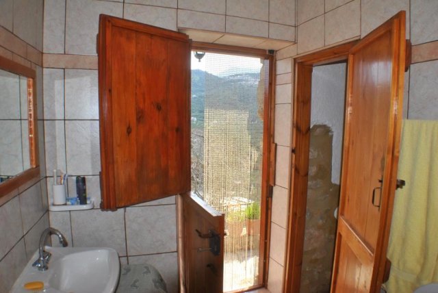 Image No.12-4 Bed House for sale