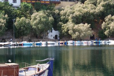BOATS-ON-LAKE