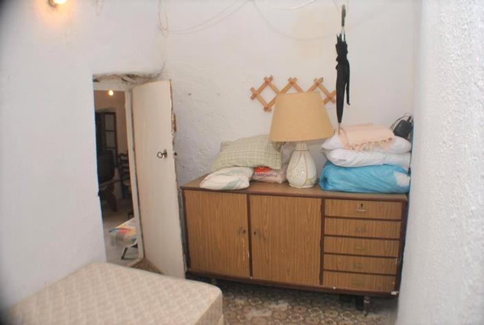 Image No.5-2 Bed House for sale