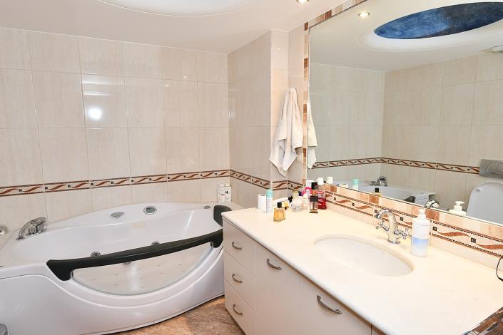 Image No.12-3 Bed Apartment for sale