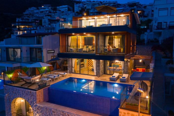 Image No.1-4 Bed Villa / Detached for sale