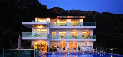 11 Bed Villa for sale