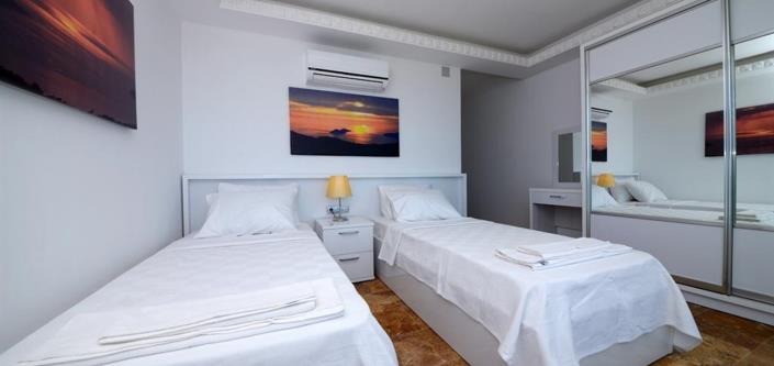 Image No.25-11 Bed Villa for sale