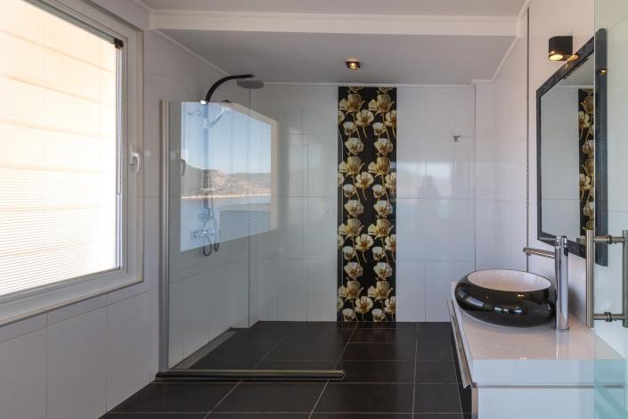 Image No.9-5 Bed Villa / Detached for sale