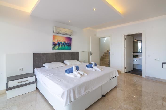 Image No.26-5 Bed Villa / Detached for sale