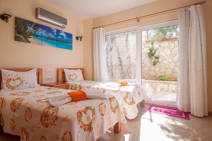 Image No.13-4 Bed Villa / Detached for sale