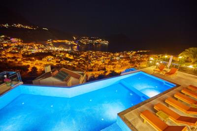 Villa / Détaché de 5 chambres à vendre à Kalkan