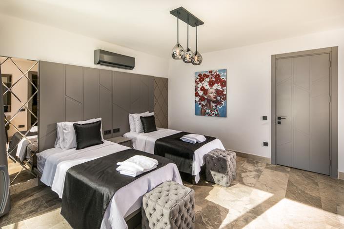 Image No.11-6 Bed Villa / Detached for sale