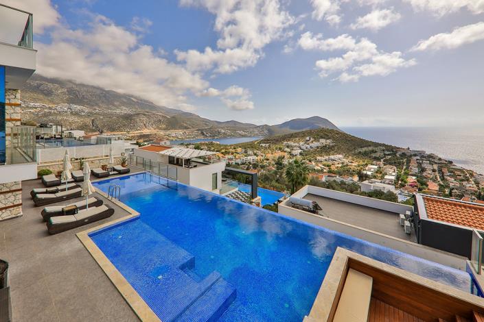 Image No.9-5 Bed Villa / Detached for sale