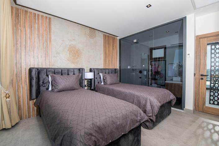 Image No.27-5 Bed Villa / Detached for sale