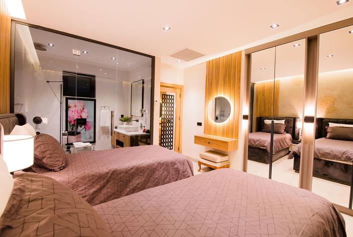 Image No.39-5 Bed Villa / Detached for sale