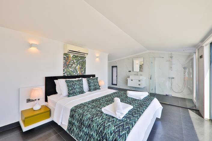 Image No.10-4 Bed Villa for sale