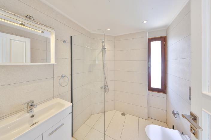 Image No.45-4 Bed Villa / Detached for sale