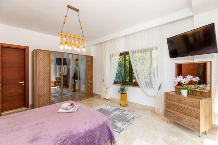 Image No.39-4 Bed Villa / Detached for sale