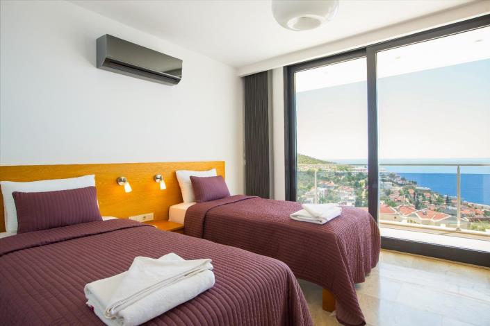 Image No.18-4 Bed Villa / Detached for sale