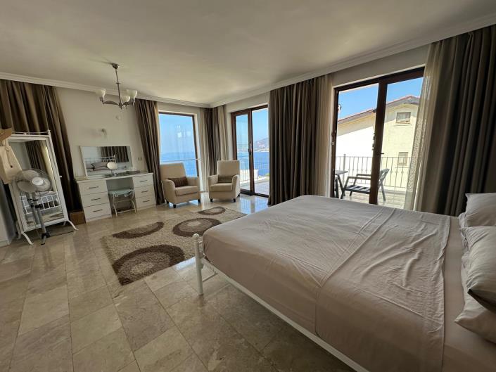 Image No.17-4 Bed Villa / Detached for sale