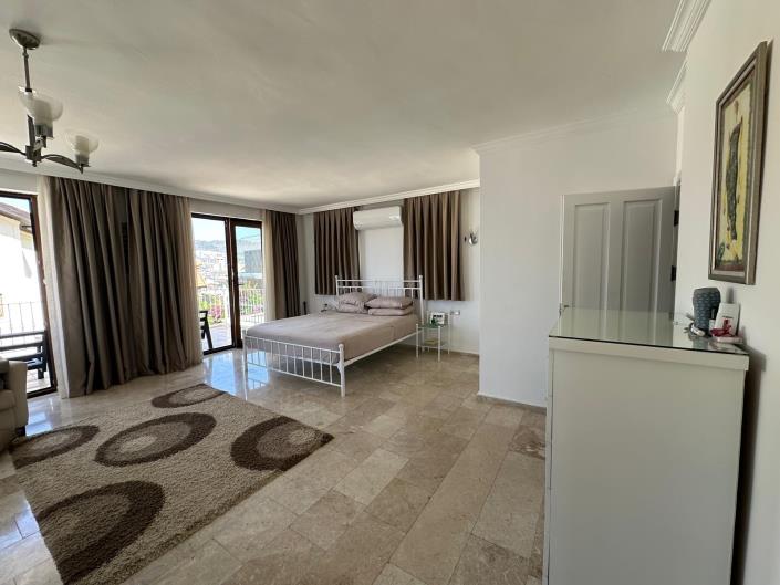 Image No.19-4 Bed Villa / Detached for sale